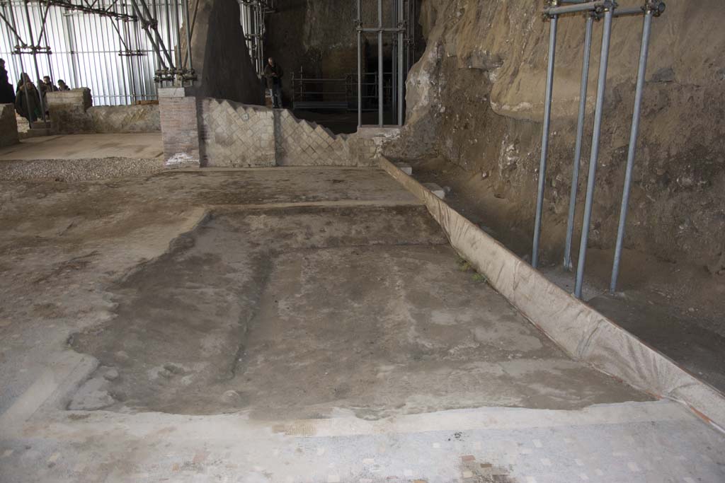 Villa dei Papiri, March 2019. Room (c), atrium, looking west across impluvium, with line of Bourbon tunnel, on right.
Foto Annette Haug, ERC Grant 681269 DÉCOR.


